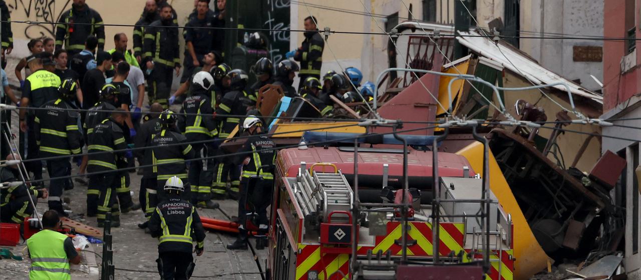 Rettungskräfte beim Einsatz in Lissabon | AFP Rettungskräfte beim Einsatz in Lissabon