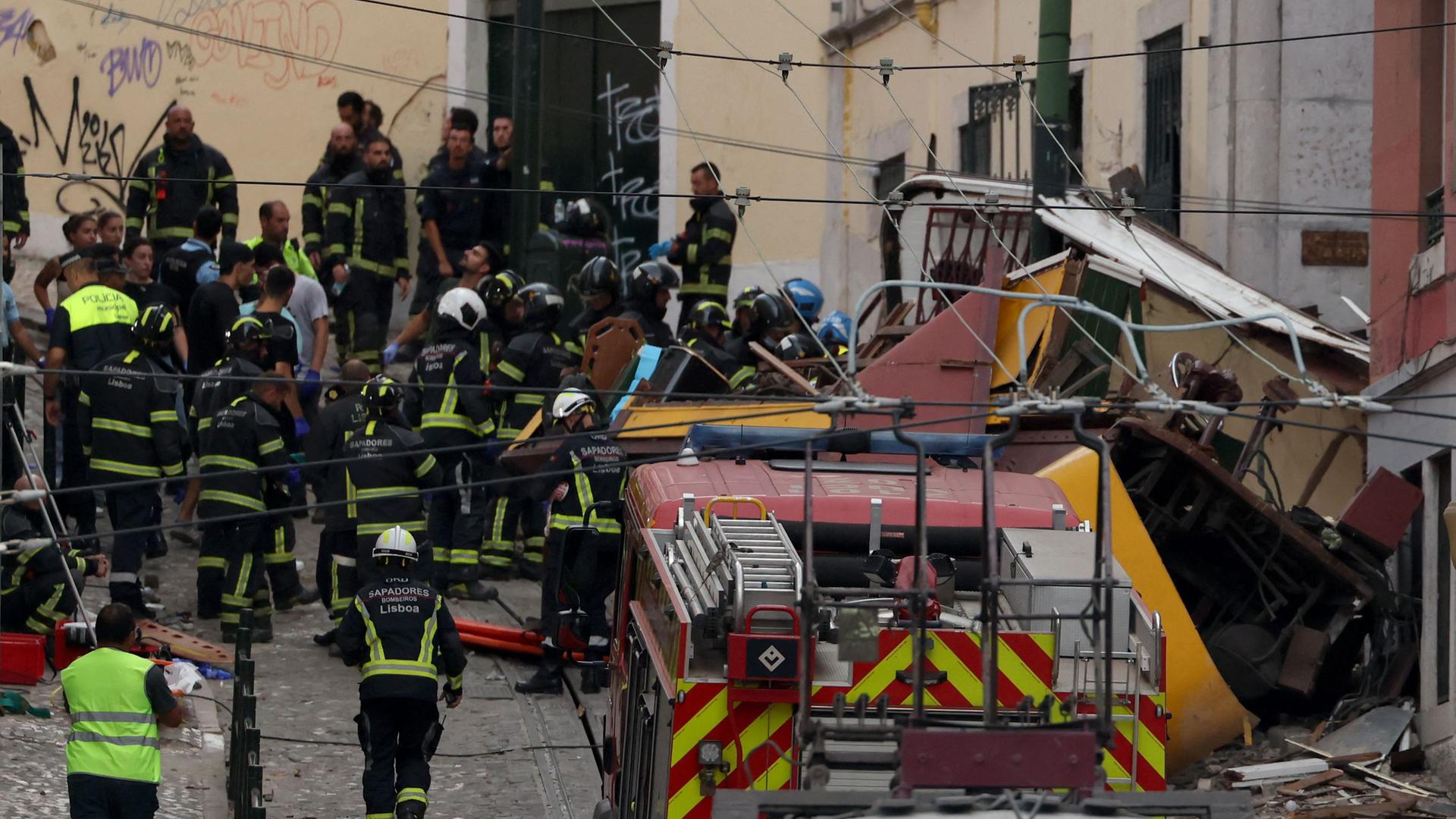 Rettungskräfte beim Einsatz in Lissabon | AFP