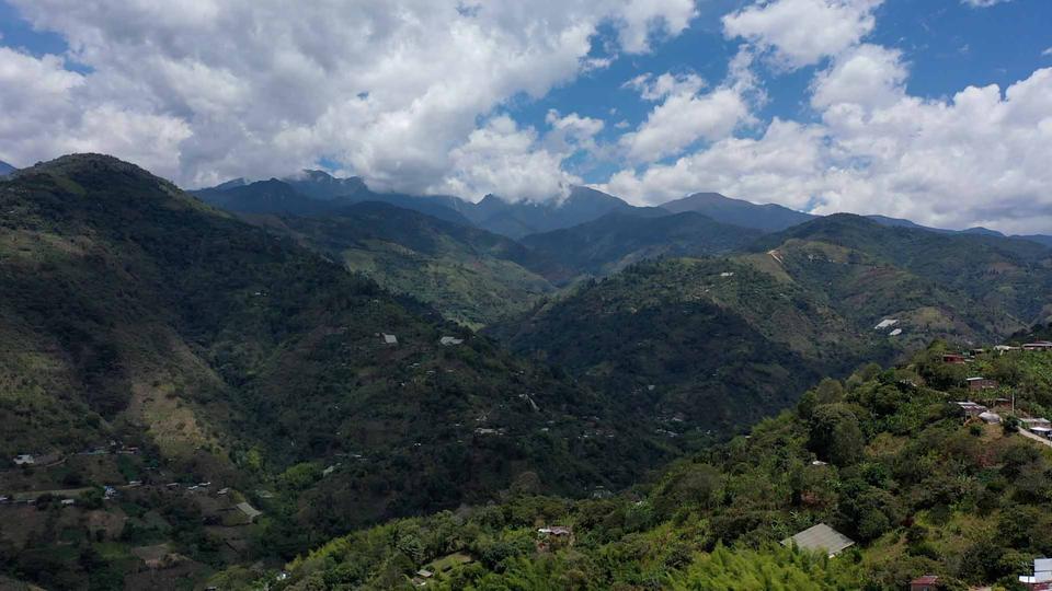 Hügelige Landschaft in der kolumbianischen Region Cauca