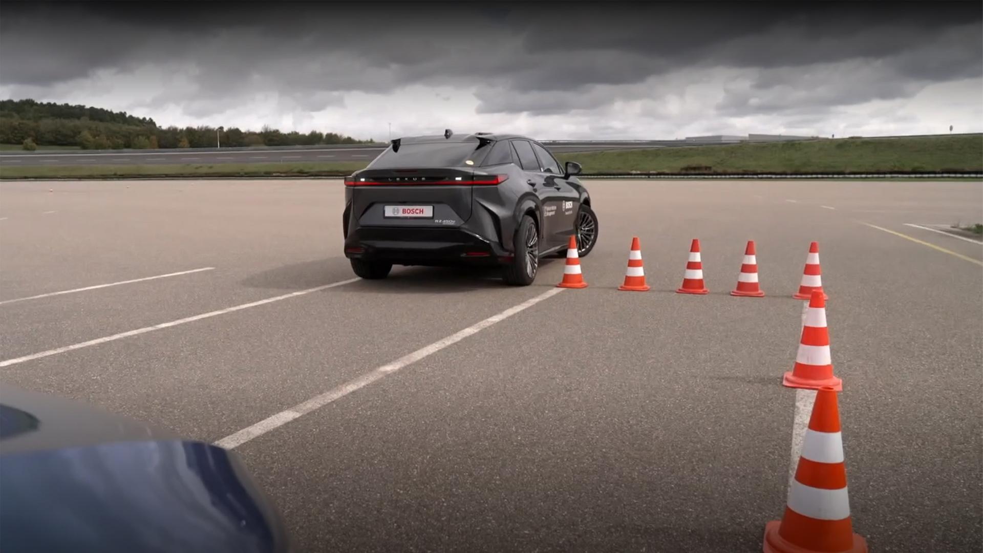 Ein Auto von Bosch auf einer Teststrecke. | hr/Plusminus 