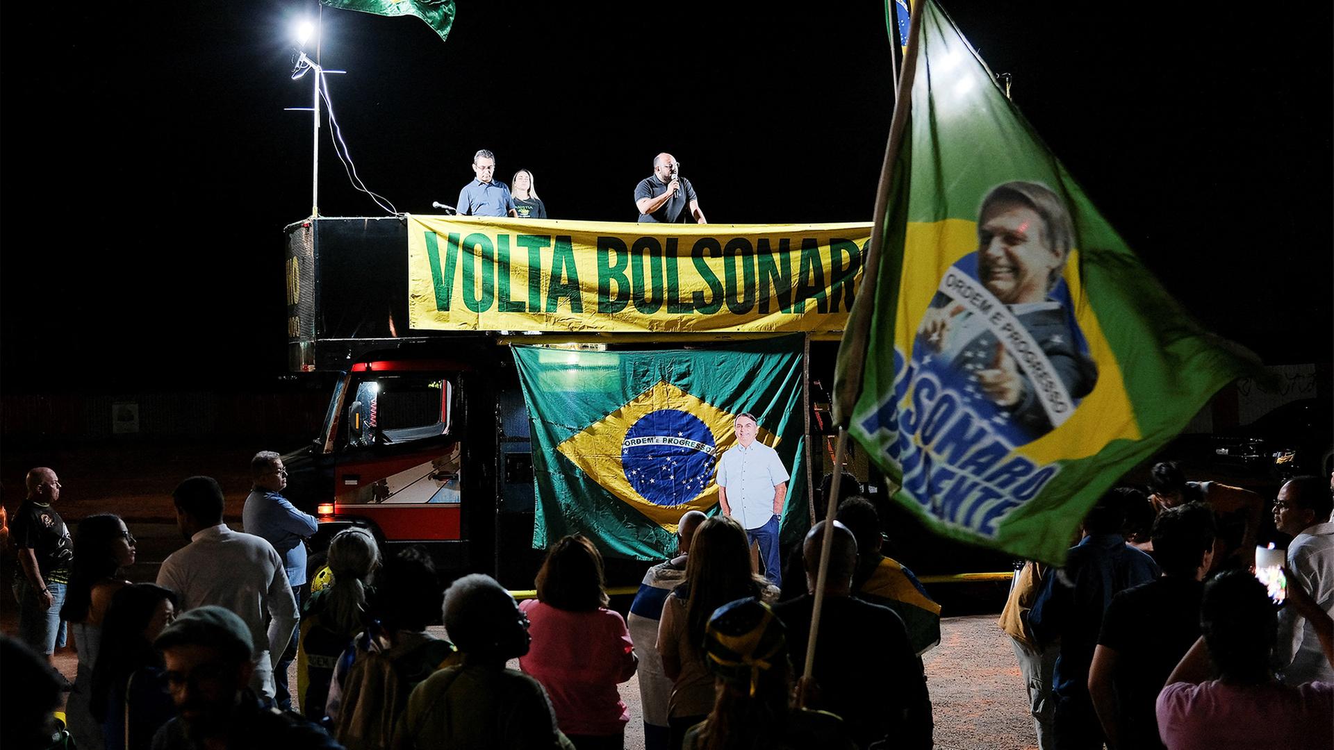 Anhänger von Jair Bolsonaro bei einer Kundgebung | REUTERS