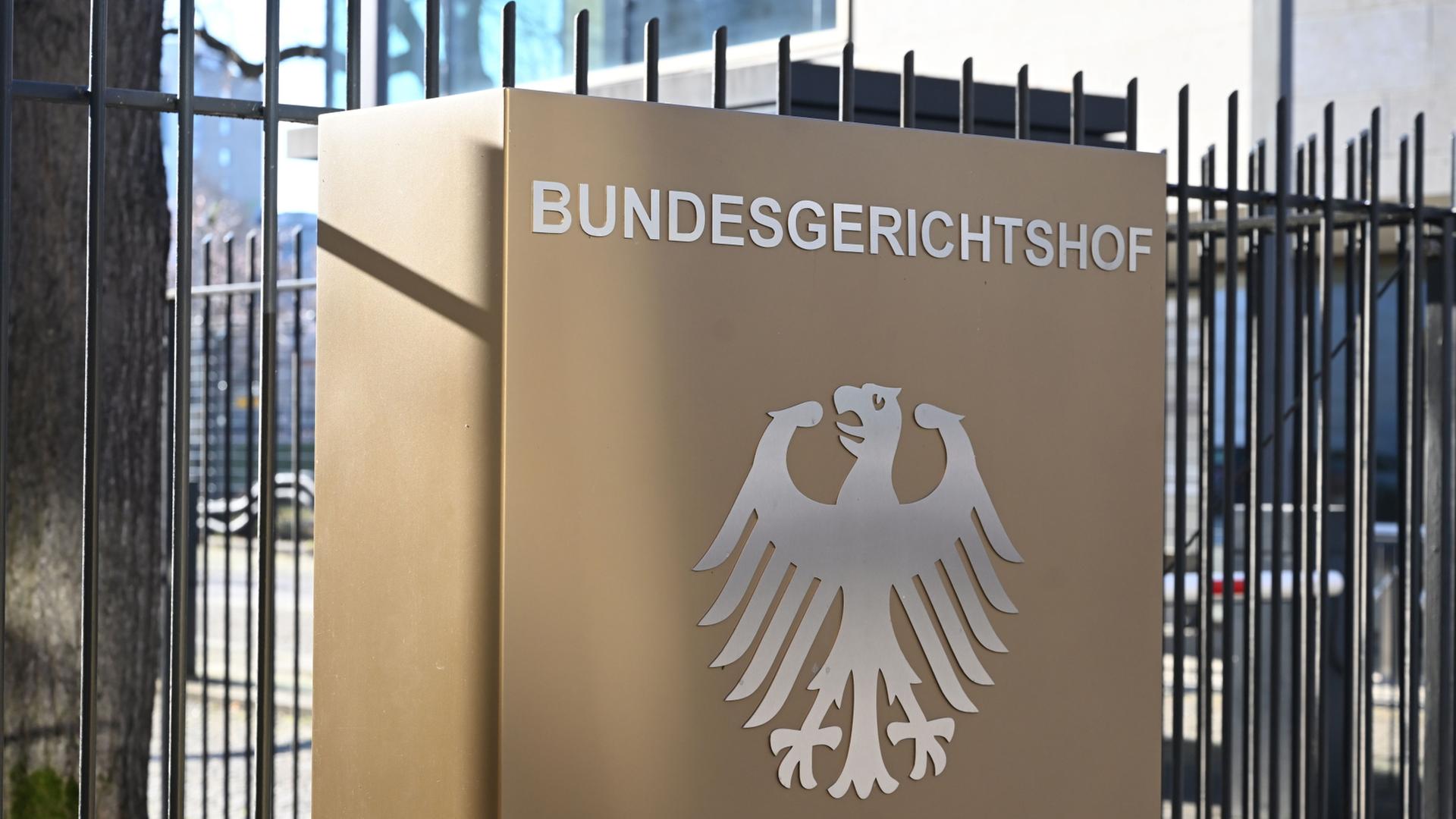 Hinweisschild mit Bundesadler und dem Schriftzug Bundesgerichtshof (Archiv) | dpa