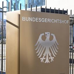 Hinweisschild mit Bundesadler und dem Schriftzug Bundesgerichtshof (Archiv)