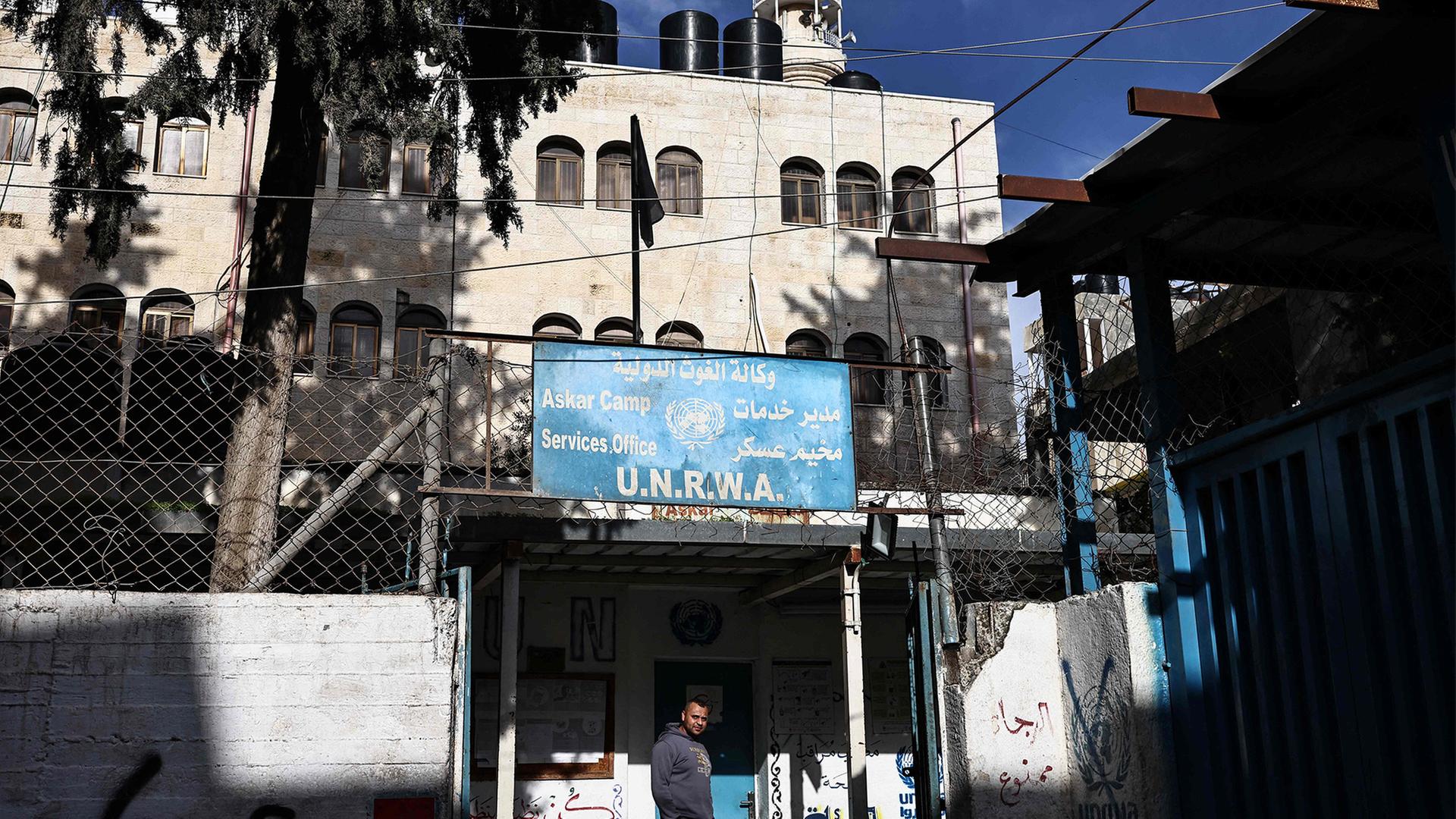 Gebäude der Hilfsorganisation der Vereinten Nationen für palästinensische Flüchtlinge (UNRWA) im Lager Askar | AFP