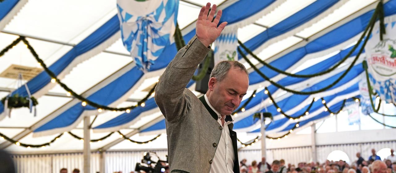 Hubert Aiwanger bei der Eröffnung des Aschauer Marktes im Chiemgau