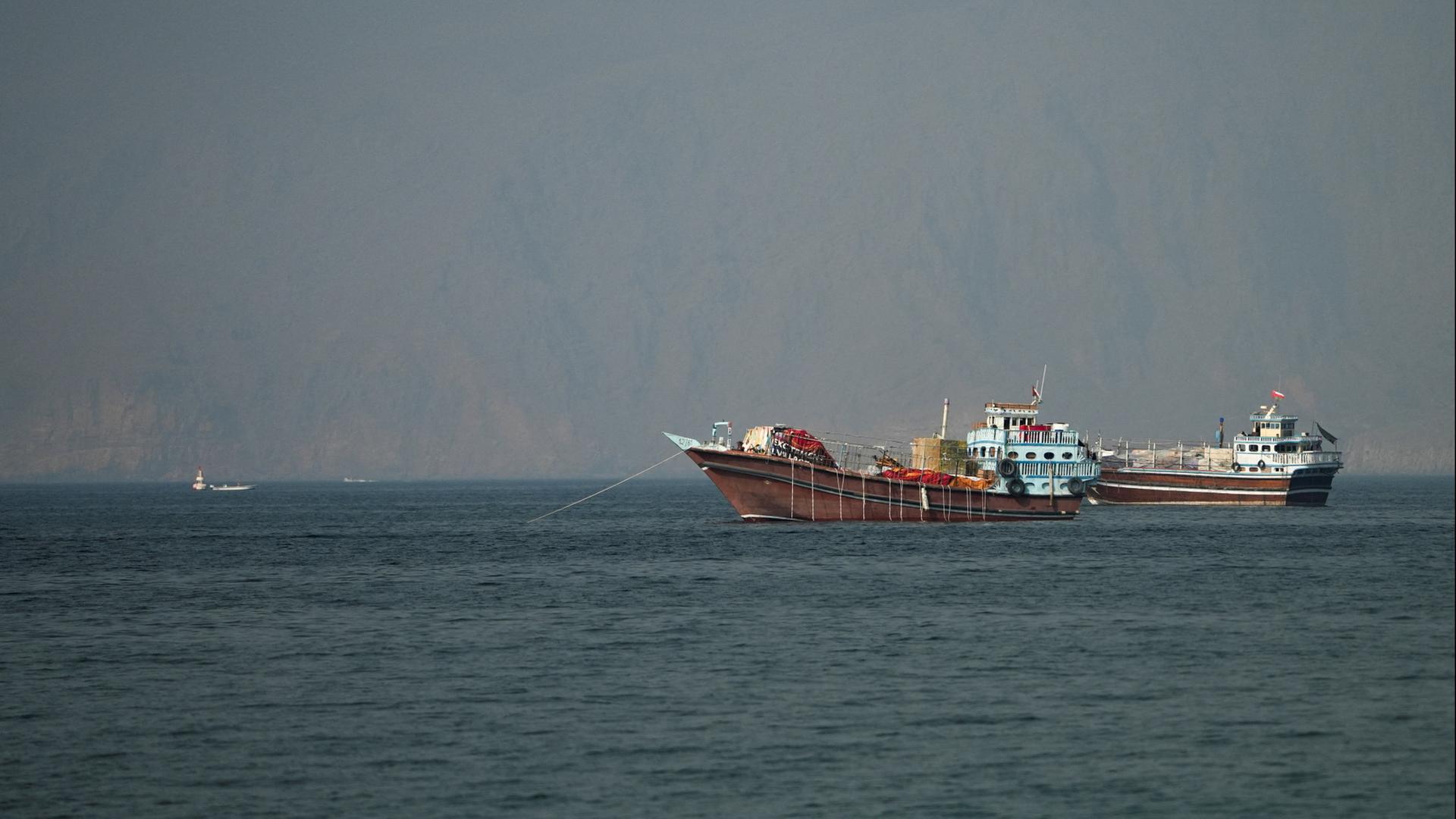 Schiffe in der StraÃe von Hormus, gesehen von Musandam, Oman, am 26. Juni 2026. | REUTERS