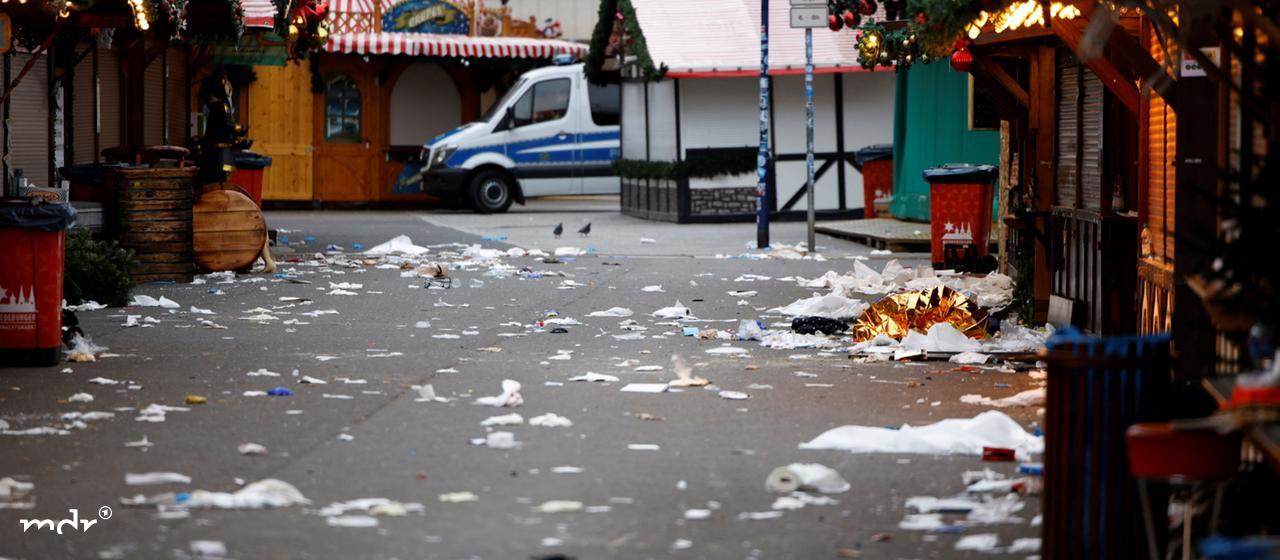 Spuren der Verwüstung nach dem Anschlag auf dem Weihnachtsmarkt in Magdeburg