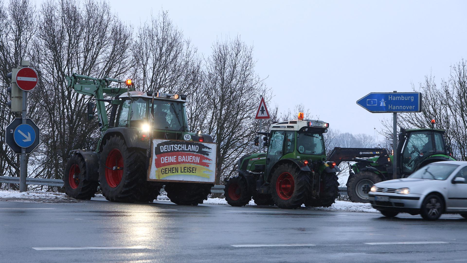Landwirte protestieren in Brinkum (Niedersachsen) gegen das geplante Mercosur-Abkommen. (Archivbild: 08.01.2026) | dpa