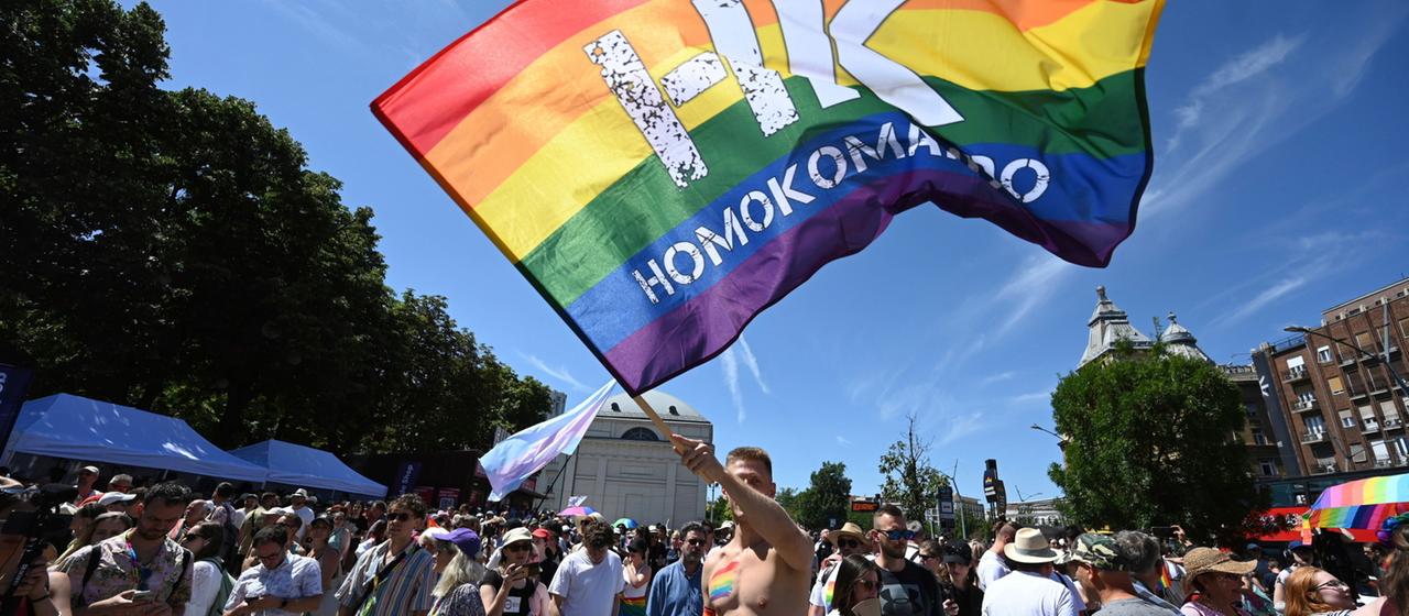Teilnehmer versammeln sich während des Budapest Pride Marsches in Budapest. (Archivbild: 28.06.2025)