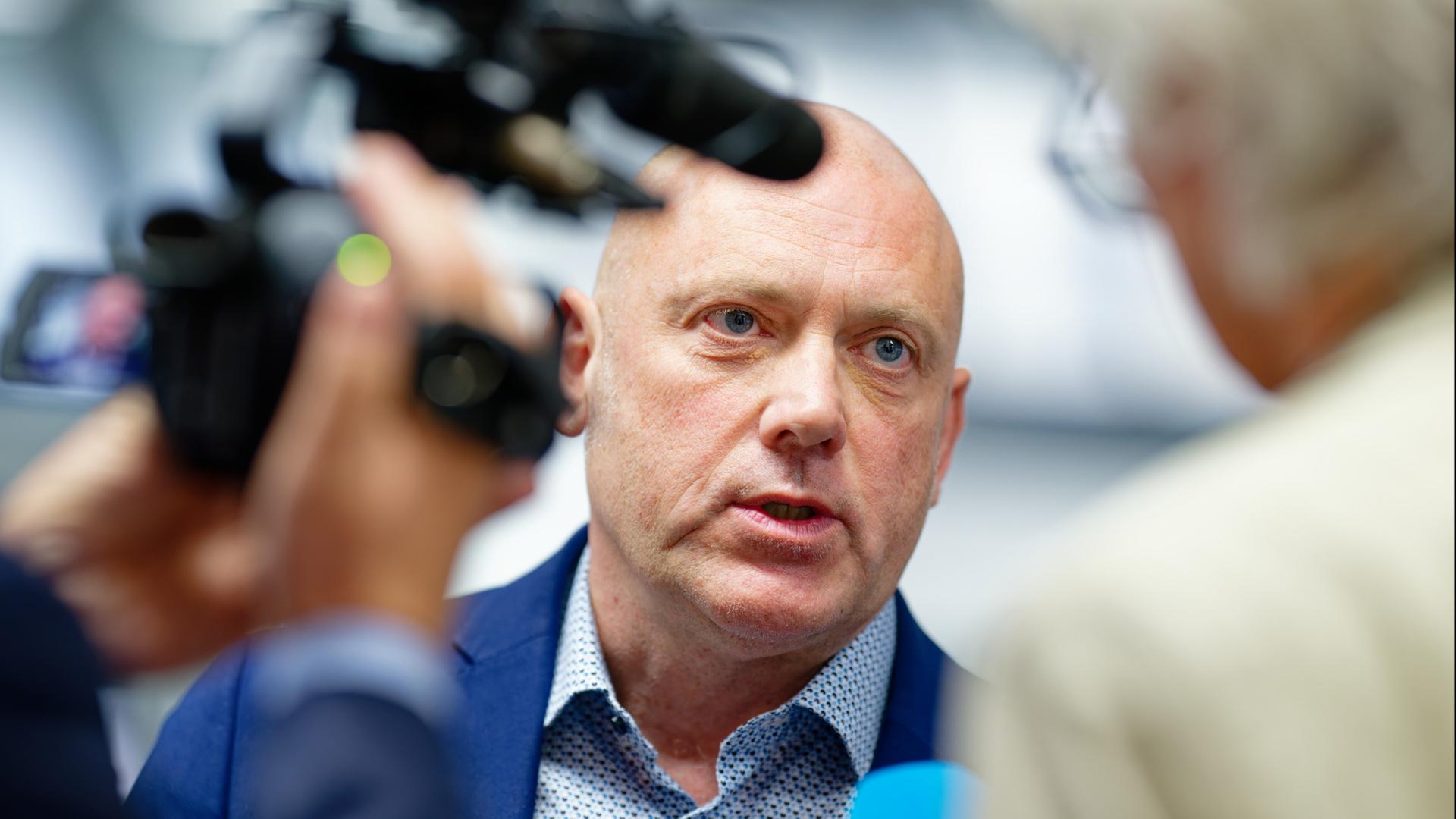 Joachim Paul (AfD) bei Bekanntgabe der Ergebnisse der Oberbürgermeisterwahl | dpa
