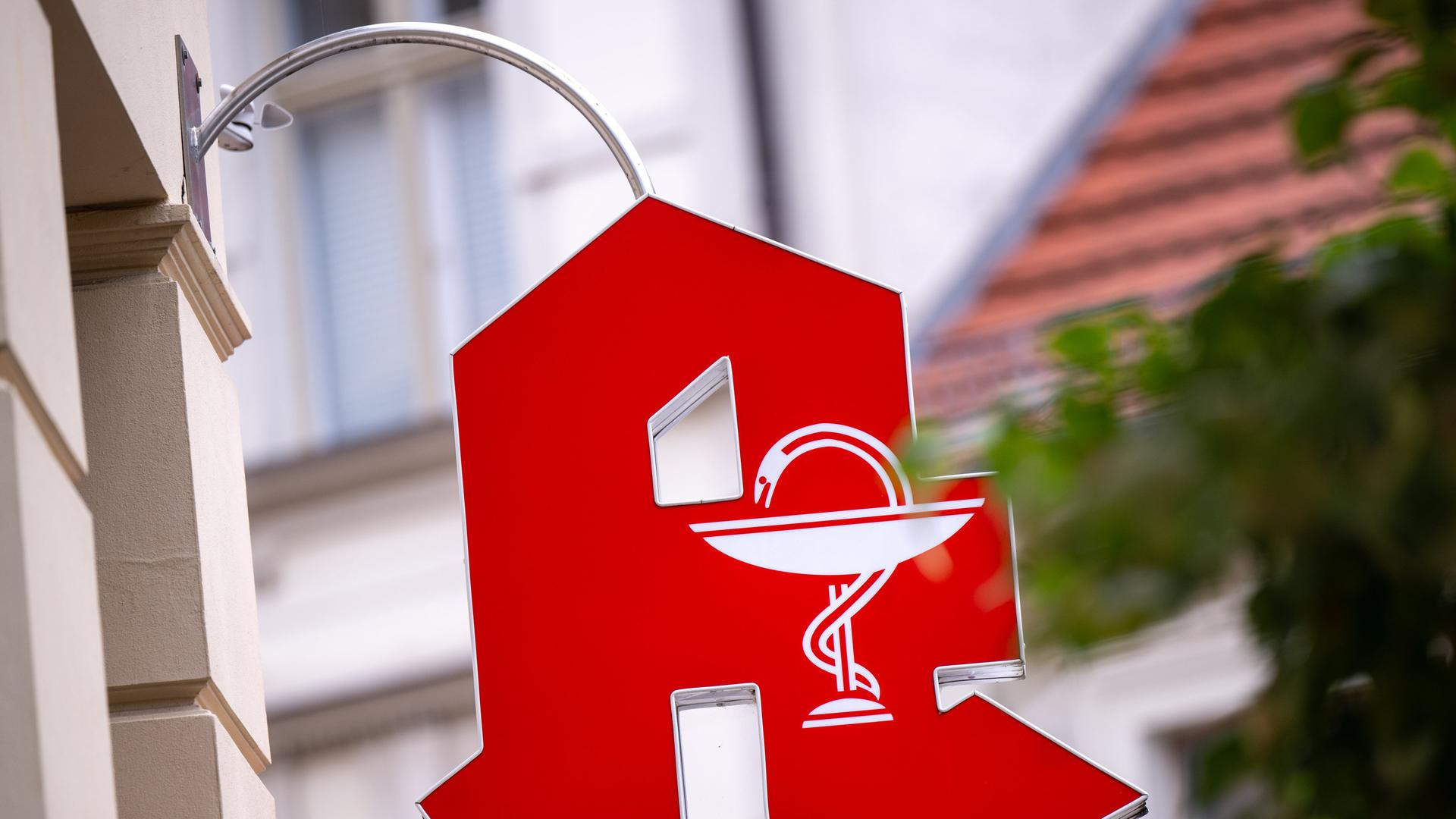 Bundestag beschließt Apothekenreform: Mehr Service für Patienten