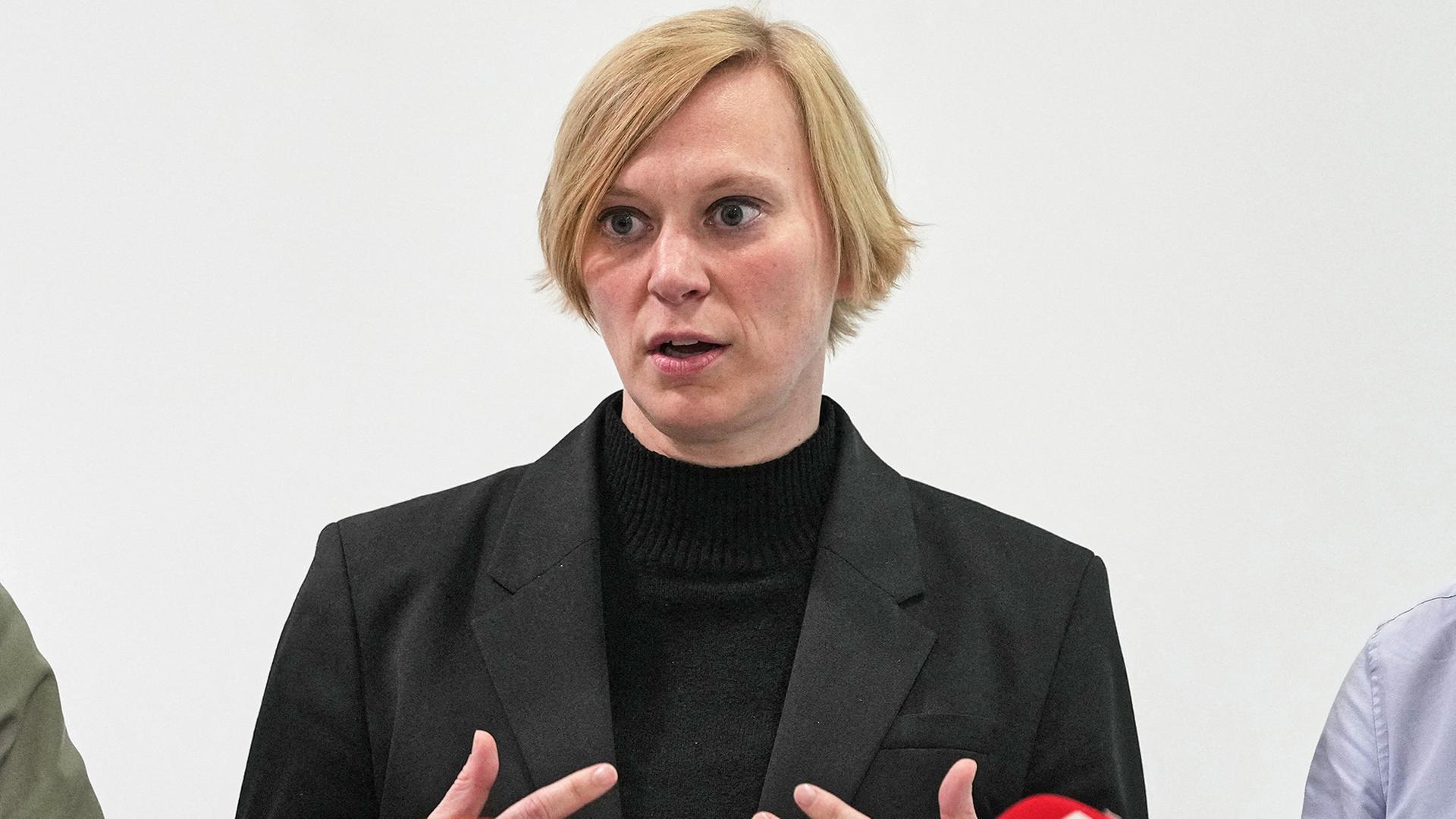 Nina Stahr (Bündnis90/Die Grünen) spricht bei einem Pressestatement über die Sondierungen. (Quelle: dpa/Sven Kaeuler) | dpa/Sven Kaeuler