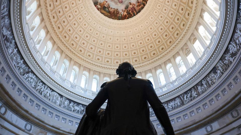 Blick auf die Statue von George Washington im Kapitol in Washington, D.C.