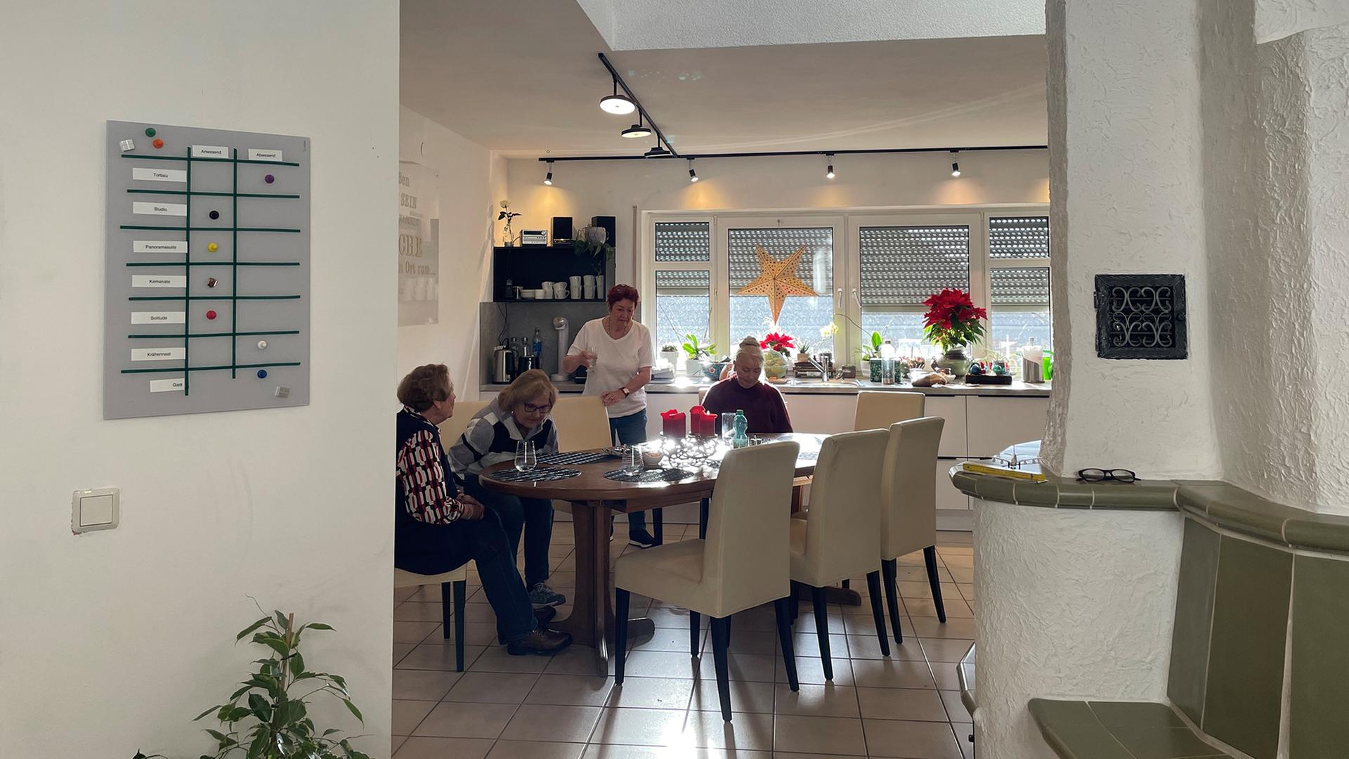 Wie das Zusammenleben in einer Senioren-WG funktioniert Wie das Zusammenleben in einer Senioren-WG funktioniert