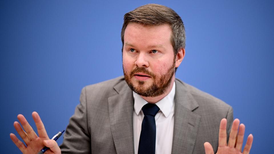 Opposition kritisiert Haushalt für 2025: "Finanzpolitischer Irrgarten" |  tagesschau.de