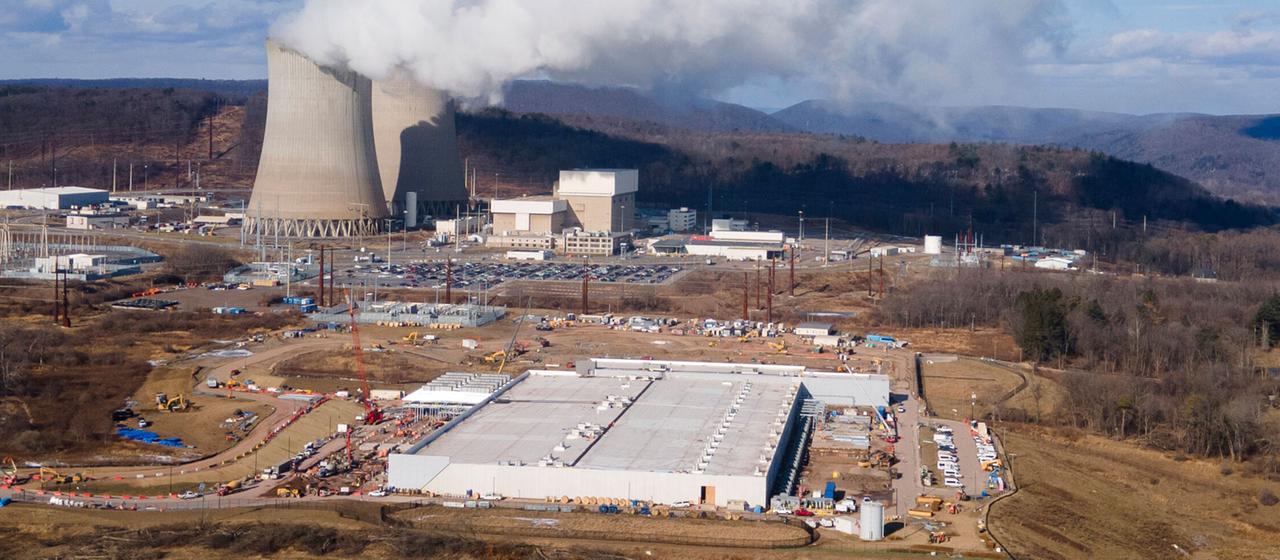 Ein Rechenzentrum von Amazon Web Services befindet sich im Bau neben dem Kernkraftwerk Susquehanna in Berwick, Pennsylvania (Archivbild).