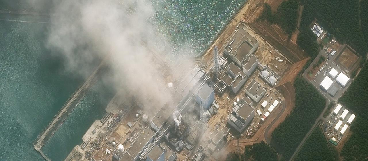 Satelittenaufnahme des brennenden Reaktors von Fukushima im März 2011