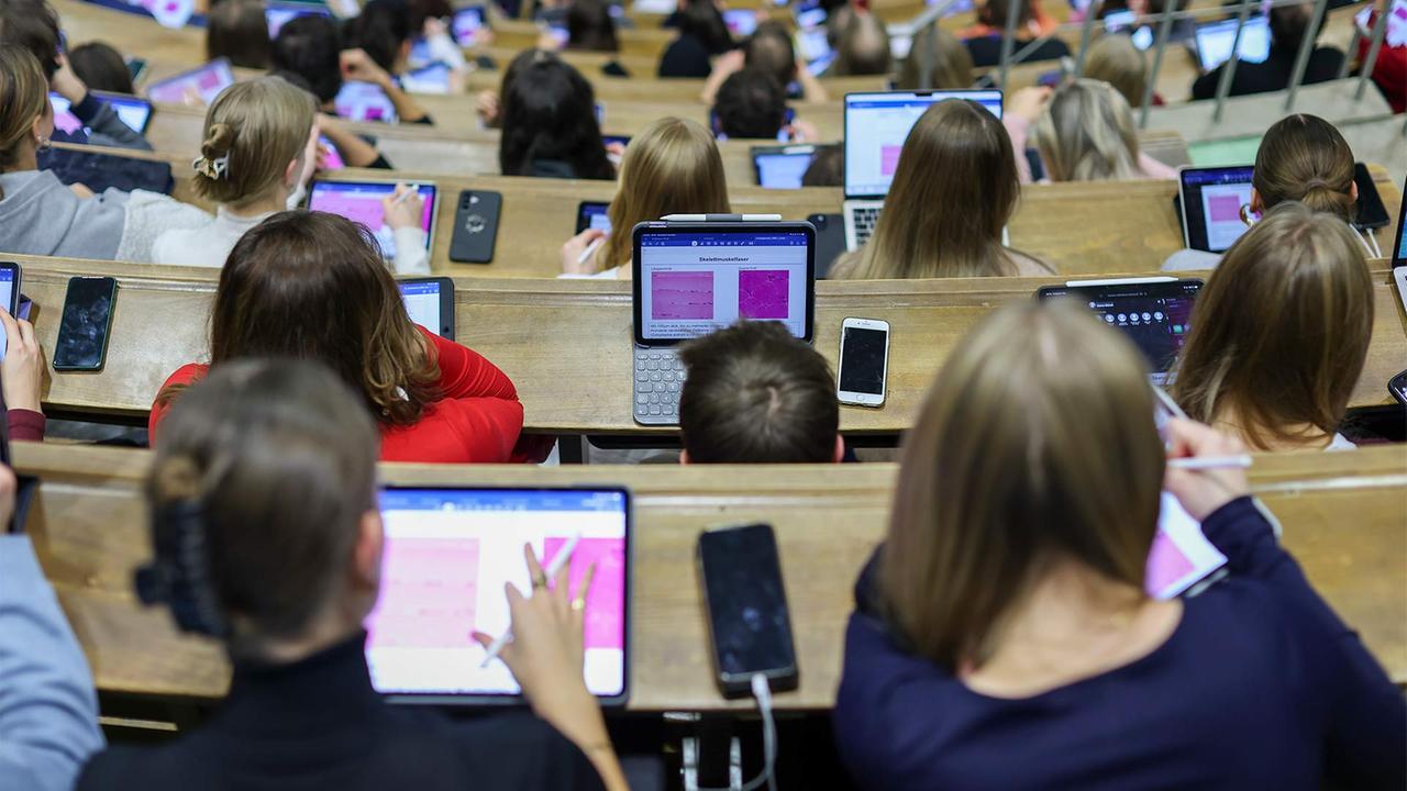 Müssen Berufseinsteiger Künstliche Intelligenz fürchten?