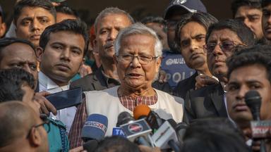 Muhammad Yunus vor dem Gericht in Dhaka