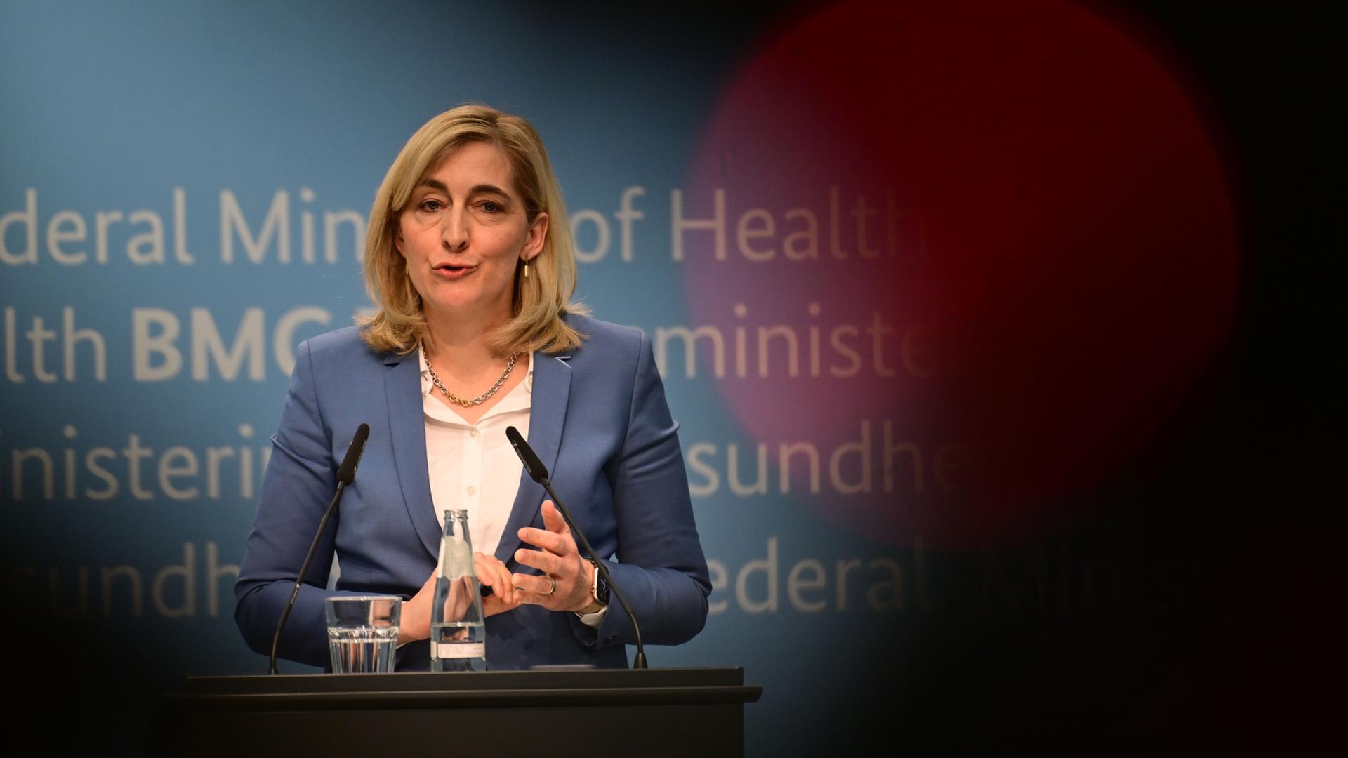 Gesundheitsreform: Warken schlägt Milliarden-Einsparungen vor Gesundheitsreform: Warken schlägt Milliarden-Einsparungen vor