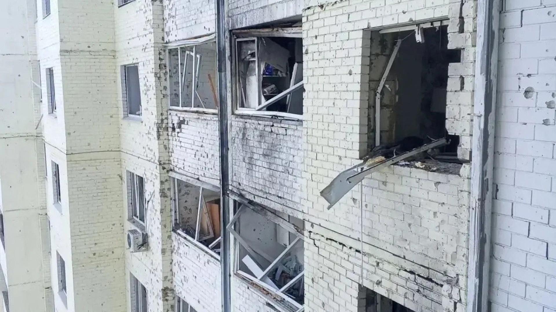 Ukrainische Drohnen treffen Industrieanlagen und Wohnhaus in Russland