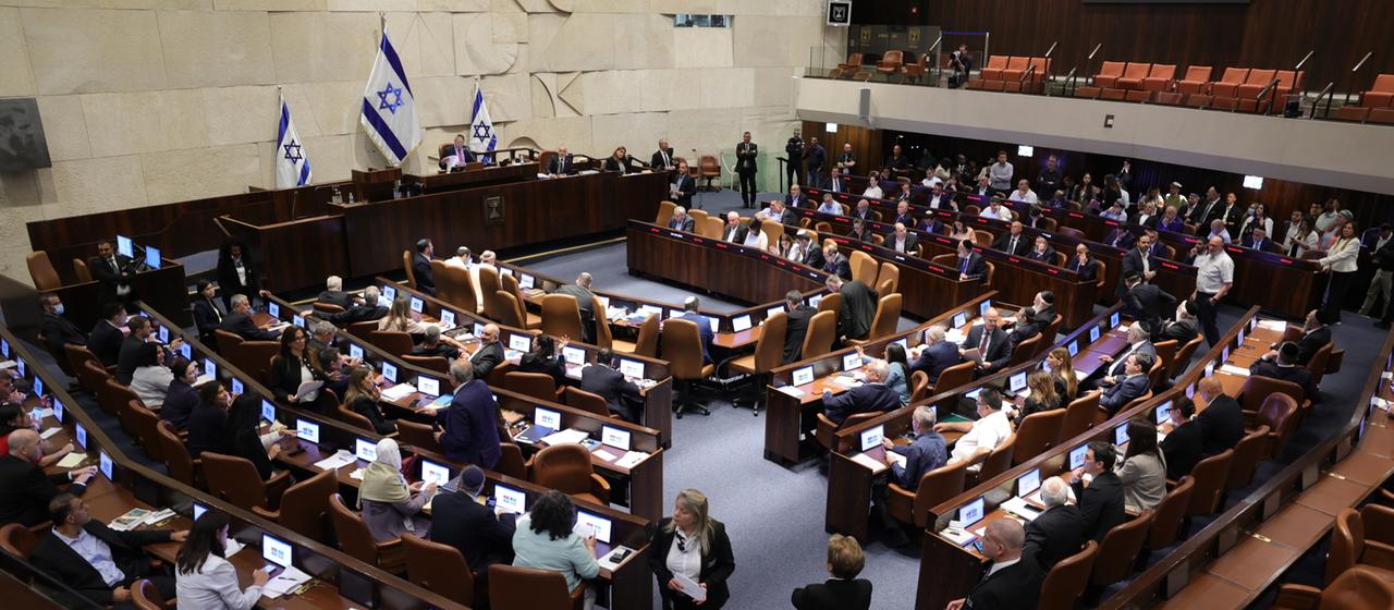 Knesset-Abgeordnete stimmen in der Knesset ab.