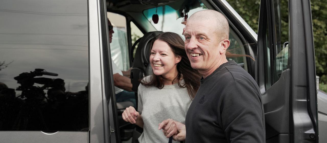 Andrei Alyaksandrau steigt aus dem Auto