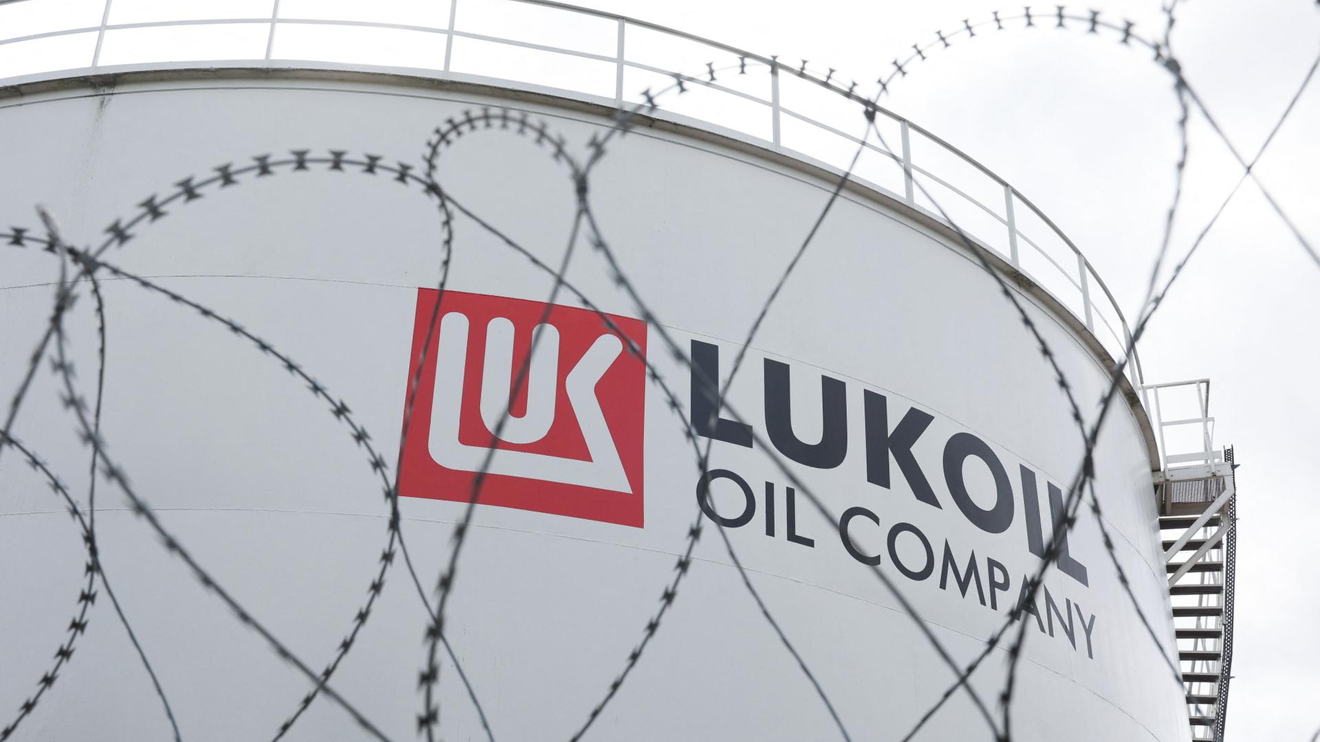 Logo des Energiekonzerns Lukoil auf einem Tank | AFP