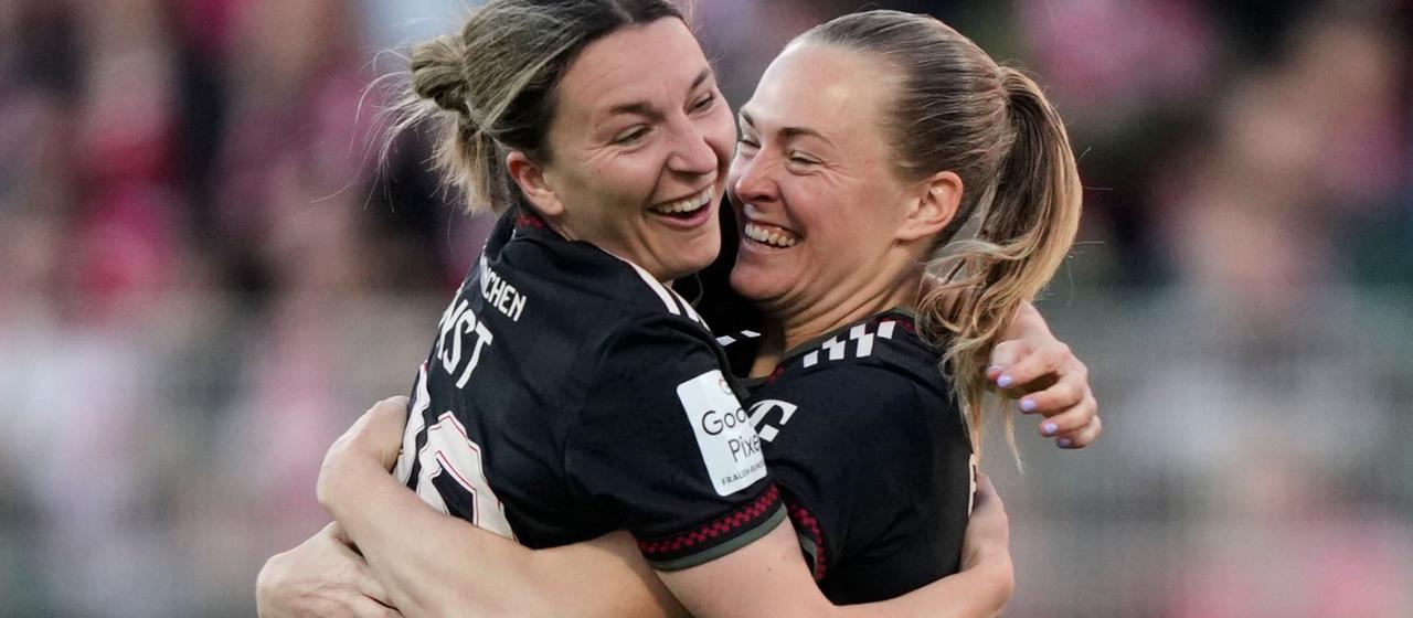 Magdalena Eriksson and Barbara Dunst are in each other's arms.