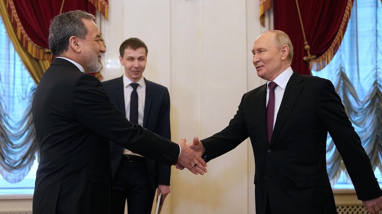 Treffen in St. Petersburg: Putin stellt sich demonstrativ hinter Iran