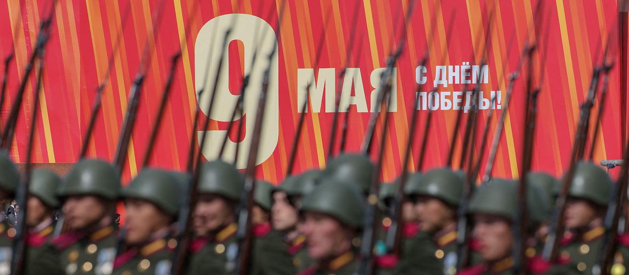 Russische Soldaten marschieren während einer Militärparade auf dem Roten Platz in Moskau. (Archivbild: 09.05.2025)