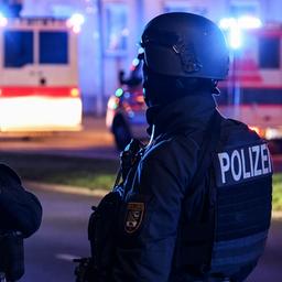 Polizisten untersuchen den Tatort auf dem Weihnachtsmarkt in Magdeburg