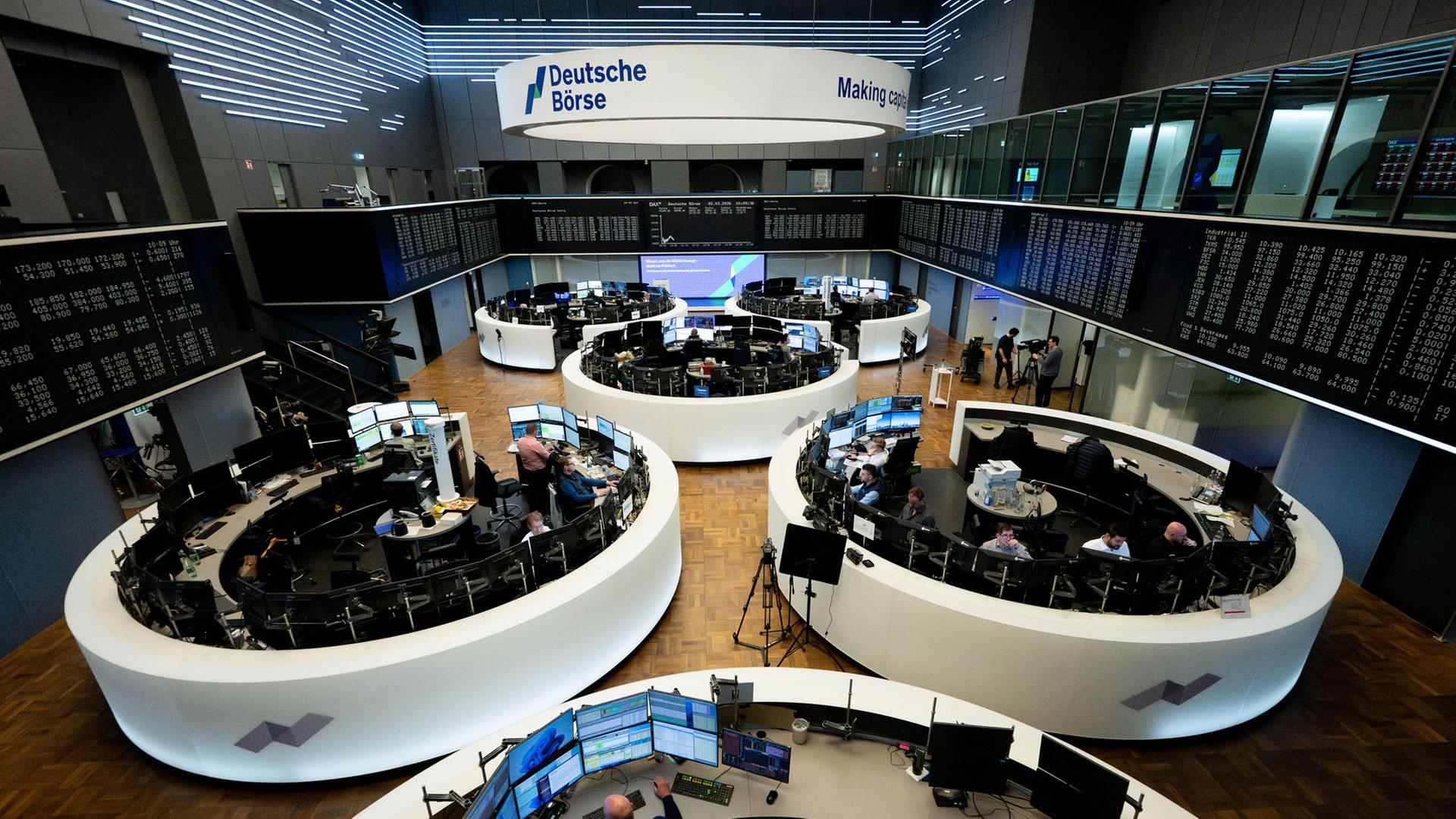 Börsenhändlerinnen an der Frankfurter Börse. | picture alliance / Eibner-Presse