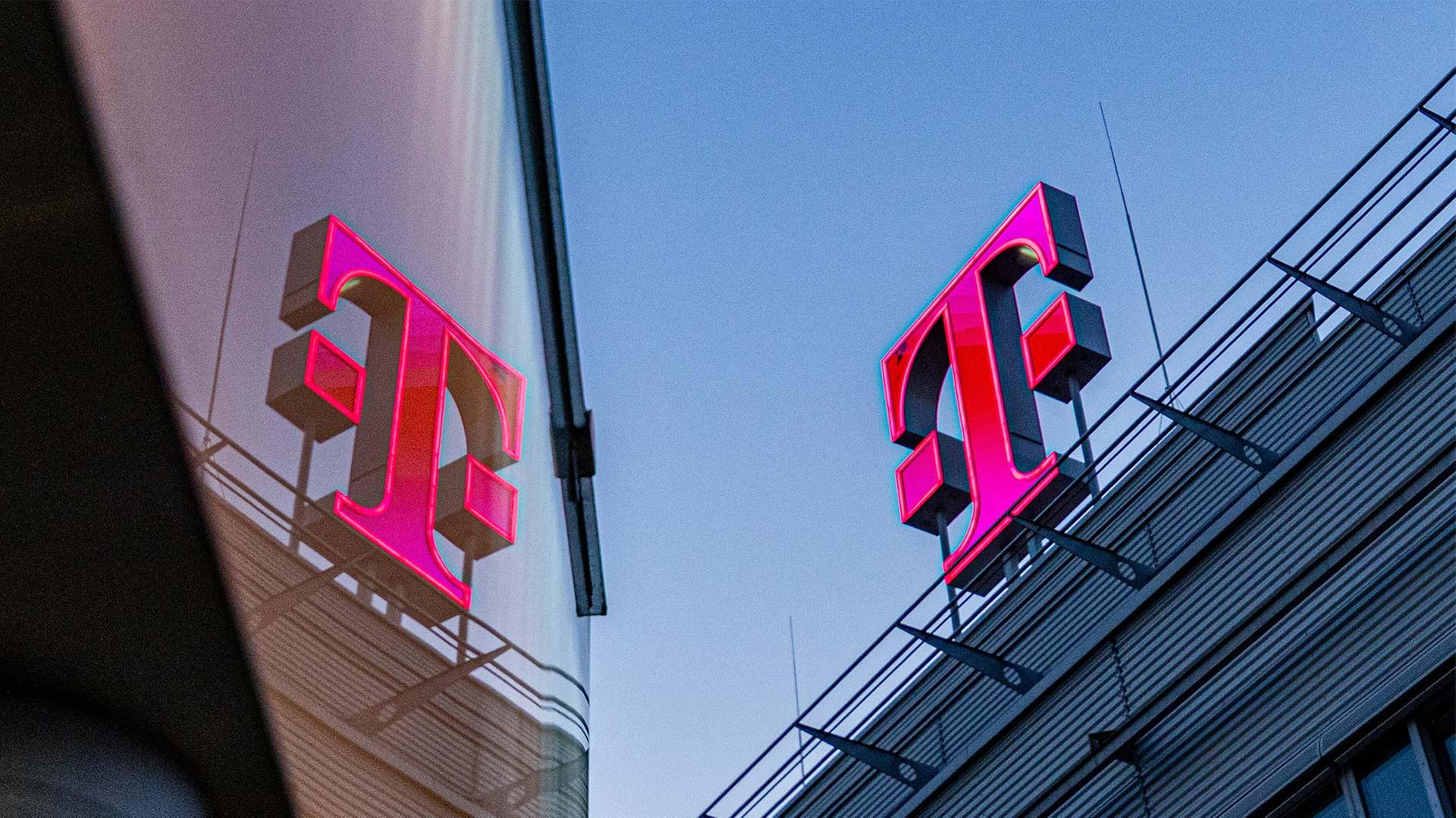 Unternehmenslogo auf dem Dach der Hauptverwaltung Deutsche Telekom, Bonn. | picture alliance / Bonn.digital