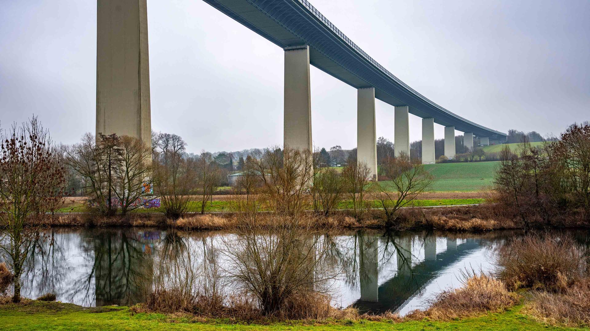 Arbeiten an A52-Ruhrtalbrücke: Ab Freitag wieder Tempo 80 möglich