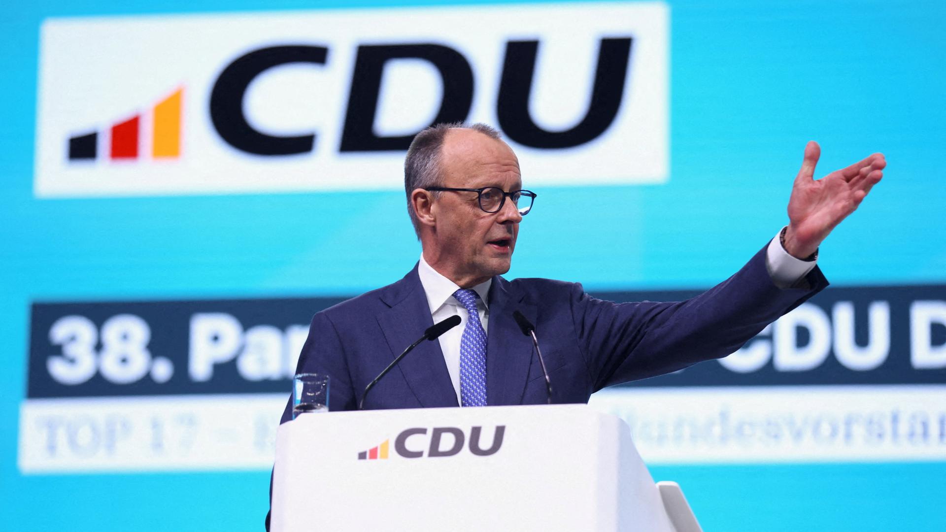 Friedrich Merz hält auf dem 38. Bundesparteitag der CDU eine Rede. | REUTERS
