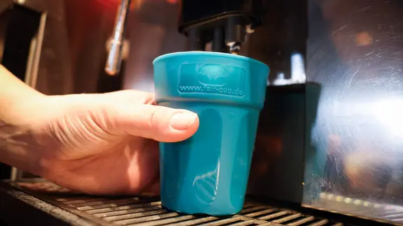 Kaffeemaschine mit Recyclingbecher 