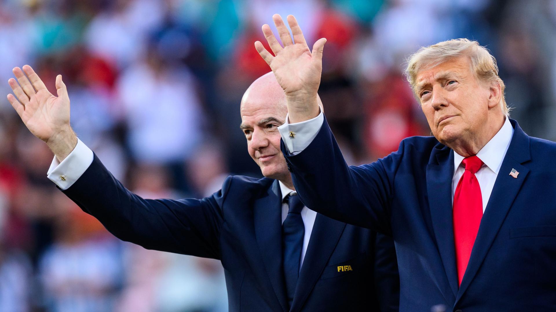 Gianni Infantino (li) und Donald Trump (Archivbild ) | Tom Weller/dpa