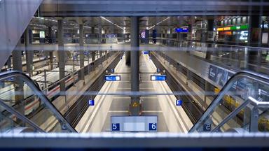Die Tiefebene im Berliner Hauptbahnhof ist gesperrt.