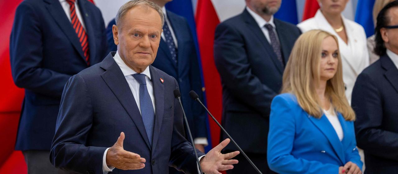 Donald Tusk hält eine Rede vor der Regierung