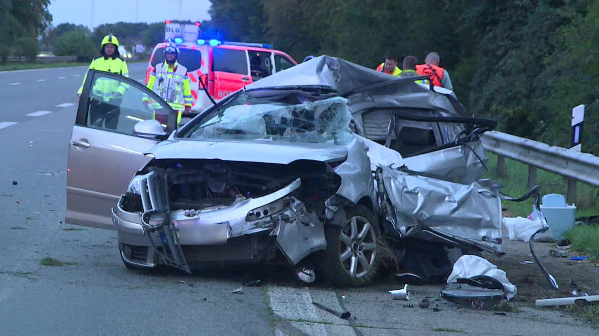 Mann tot, Frau und Kind schwer verletzt
