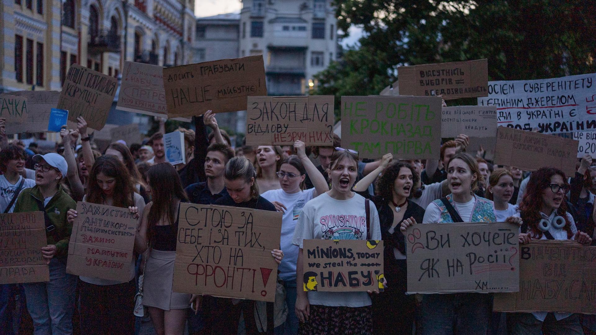 Ukraine: Proteste gegen Gesetz zur Antikorruptionsbehörde