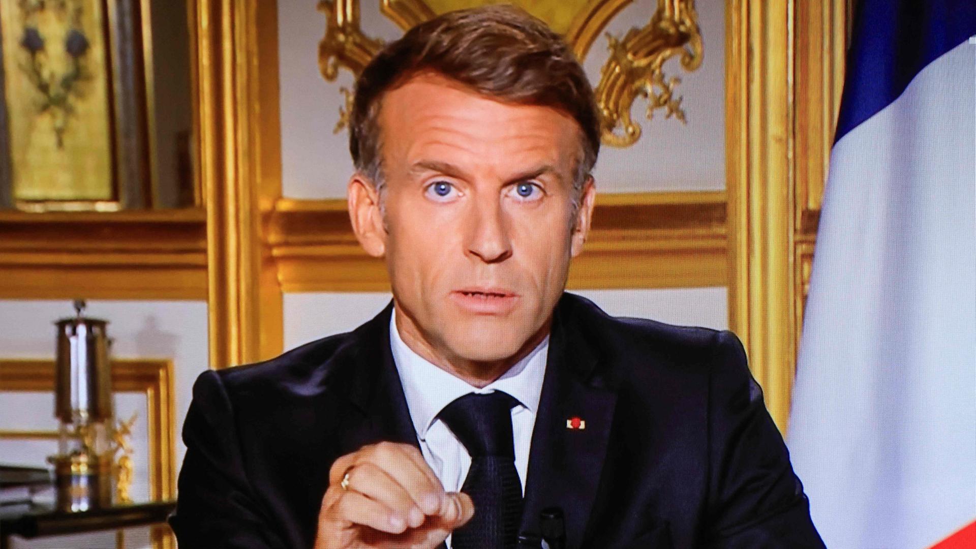 Emmanuel Macron während einer Fernsehansprache | AFP