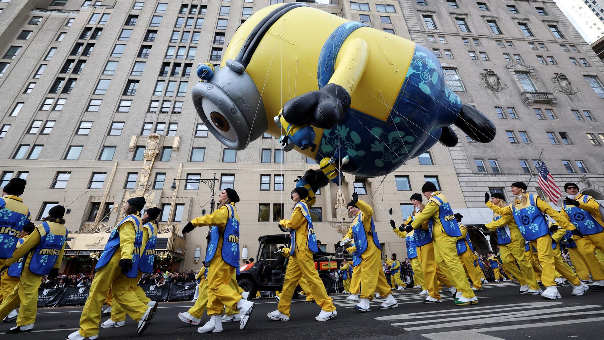 Der Stuart-the-Minion-Ballon fliegt wÃ¤hrend der Macy's Thanksgiving Day Parade 2025 in New York City, USA. | REUTERS