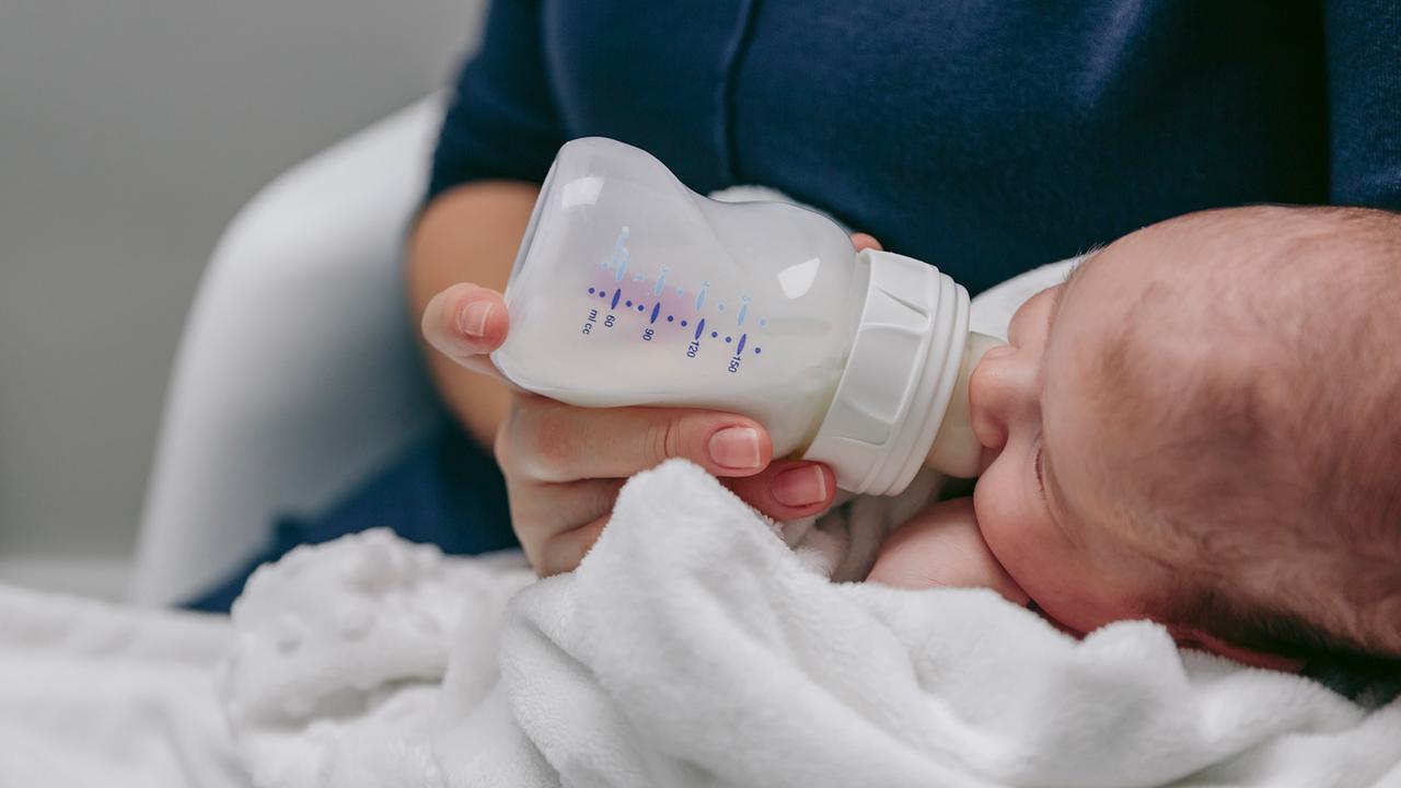 Studie: Beeinflusst Babynahrung das Risiko für Neurodermitis? Studie: Beeinflusst Babynahrung das Risiko für Neurodermitis?