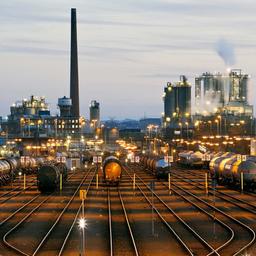 Industrieanlagen und Güterhafen in Godorf, Nordrhein-Westfalen