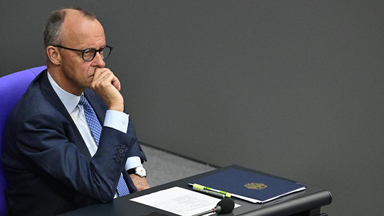 Regierungserklärung: Der Kanzler versucht sich als Mutmacher Regierungserklärung: Der Kanzler versucht sich als Mutmacher