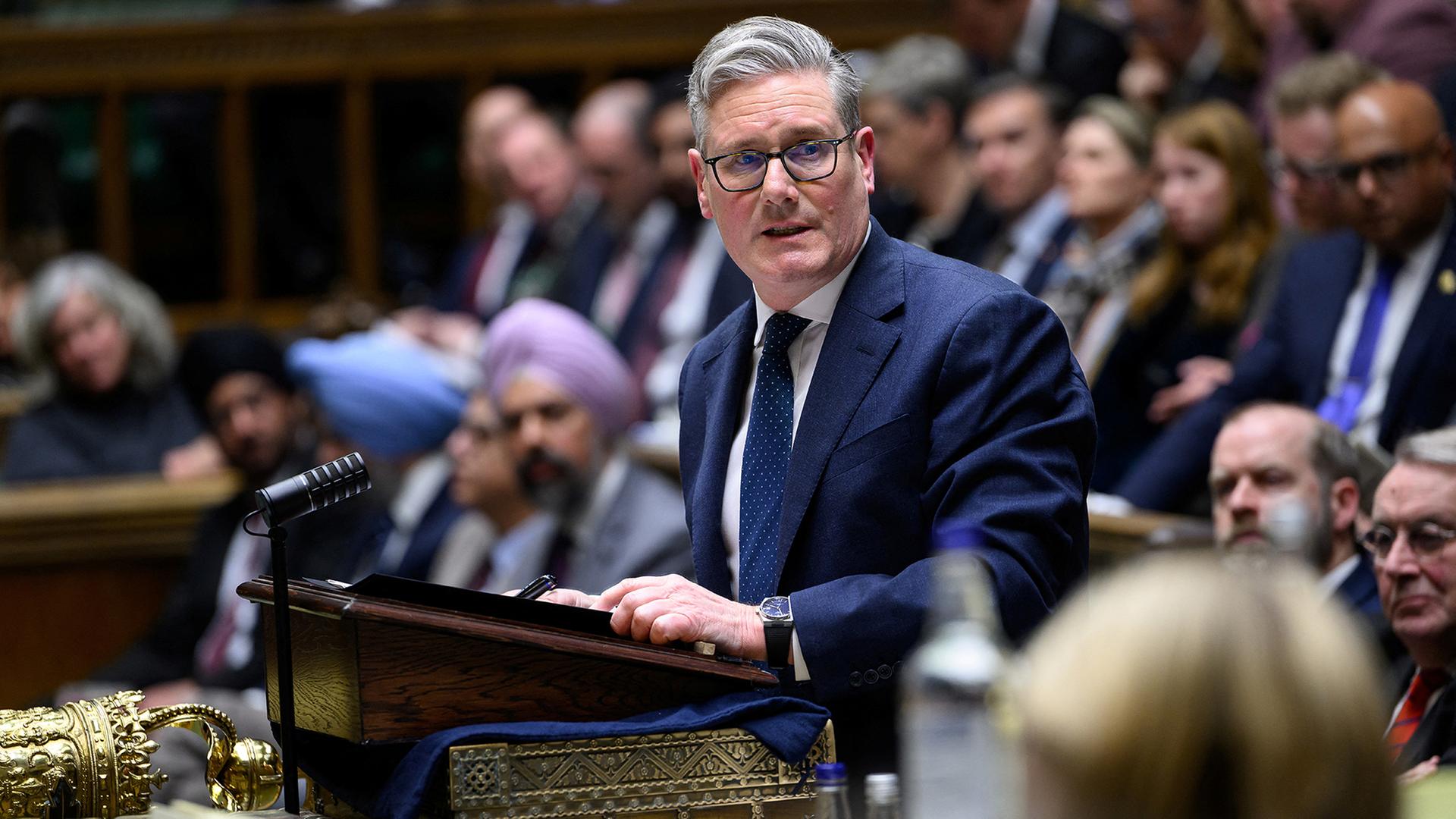 Keir Starmer spricht im Unterhaus in London. | House of Commons/Handout via REUTERS