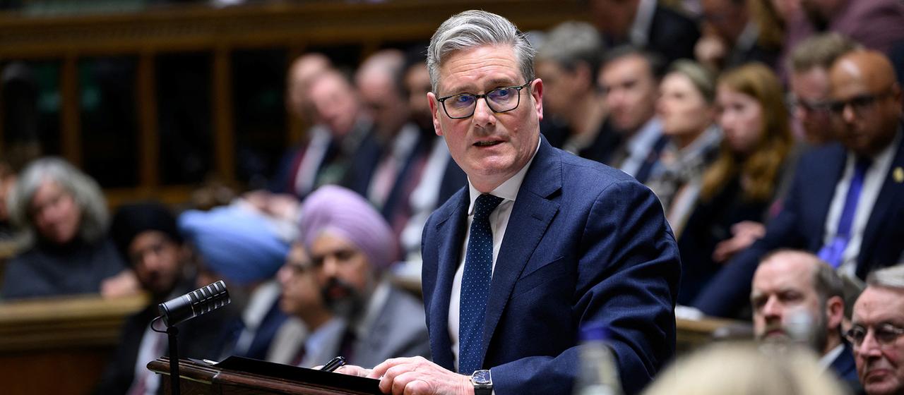 Keir Starmer spricht im Unterhaus in London.