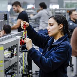 Auszubildende zur Industrieelektrikerin